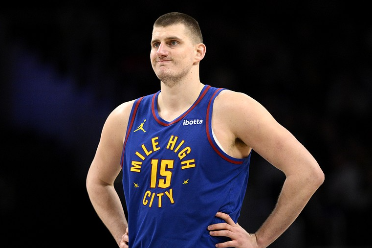 穆古鲁扎爆冷击败湖人，战术调整引爆全场！的简单介绍