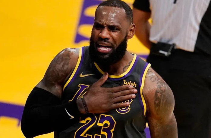 包含转折点深圳男篮止住颓势；全明星赛赛后攻防权衡；更衣室稳定；轮换策略成焦点的词条