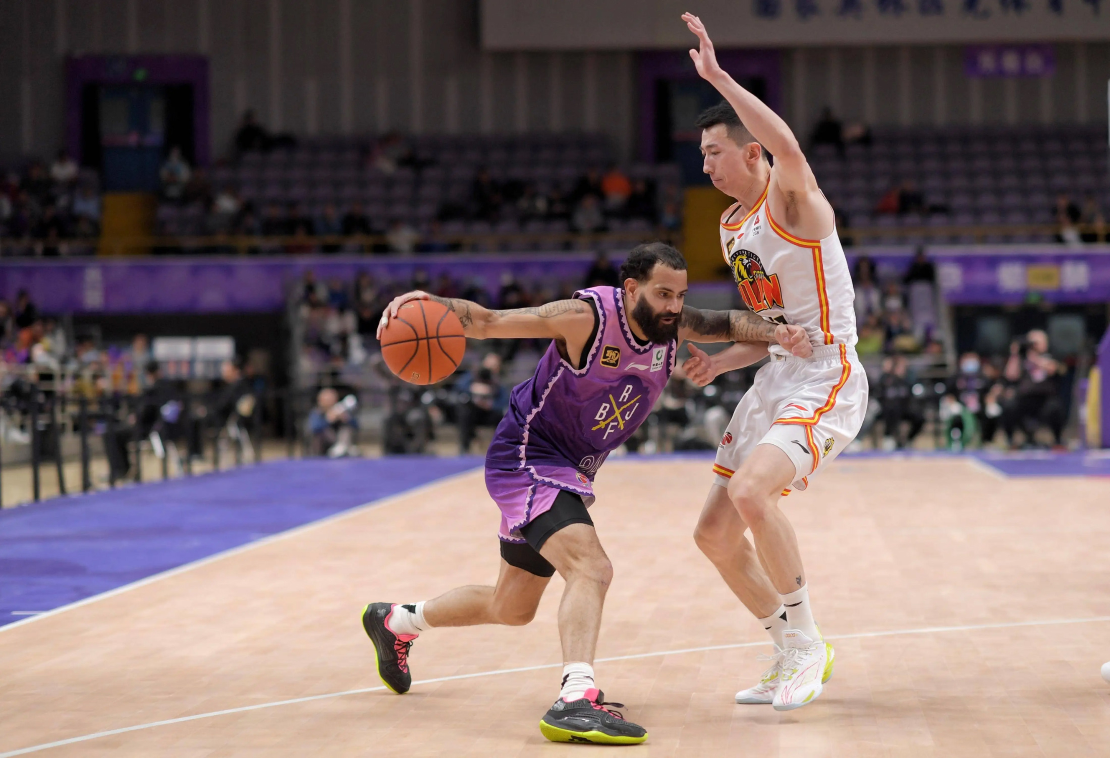 关于NBA常规赛今夜再迎强敌，多特蒙德豪取连胜，主帅态度——态度坚定，临场指挥获称赞的信息